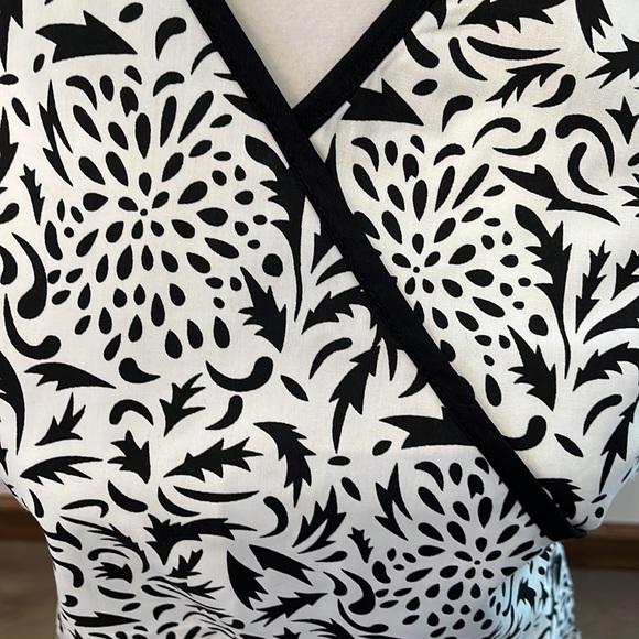 Scrub top bundle. - Picture 3 of 5